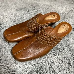 Nurture womens shoes BROWN leather mules clogs size 7.5 M monterey